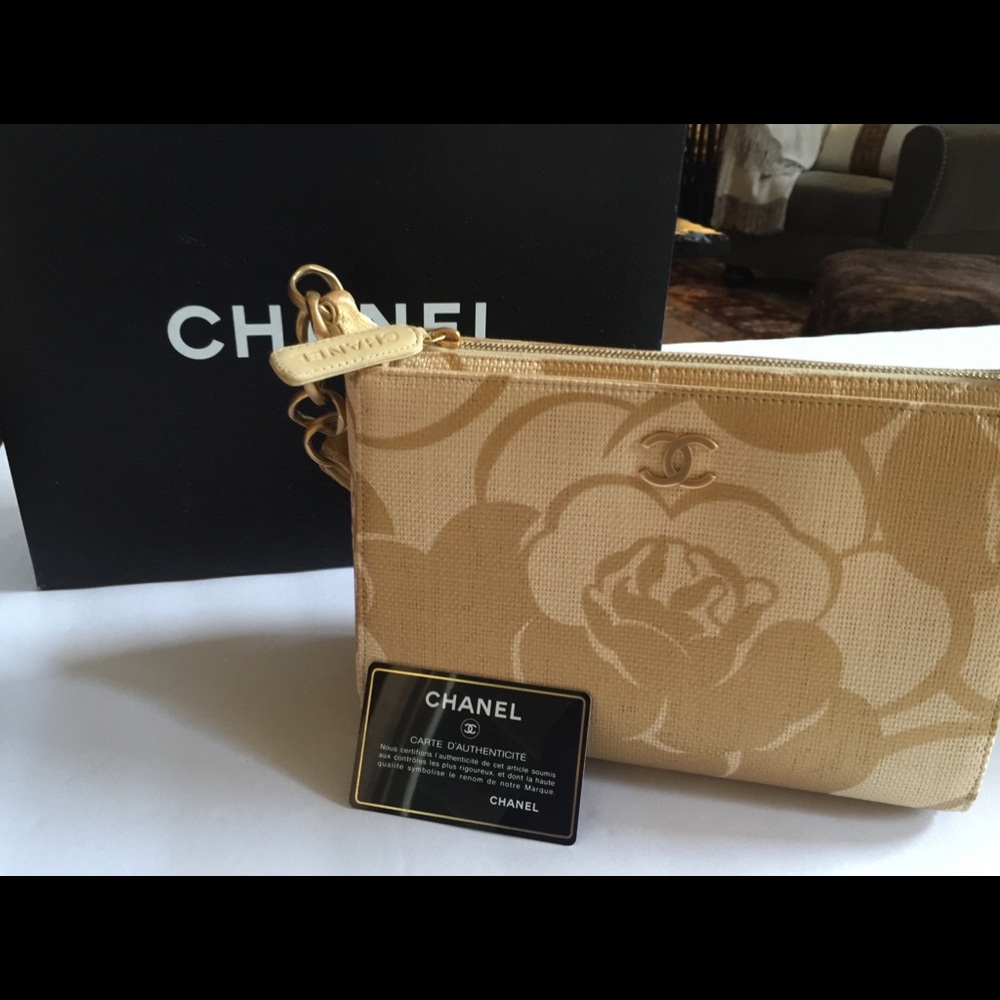 Auth  Chanel  Camelia Straw shoulder bag